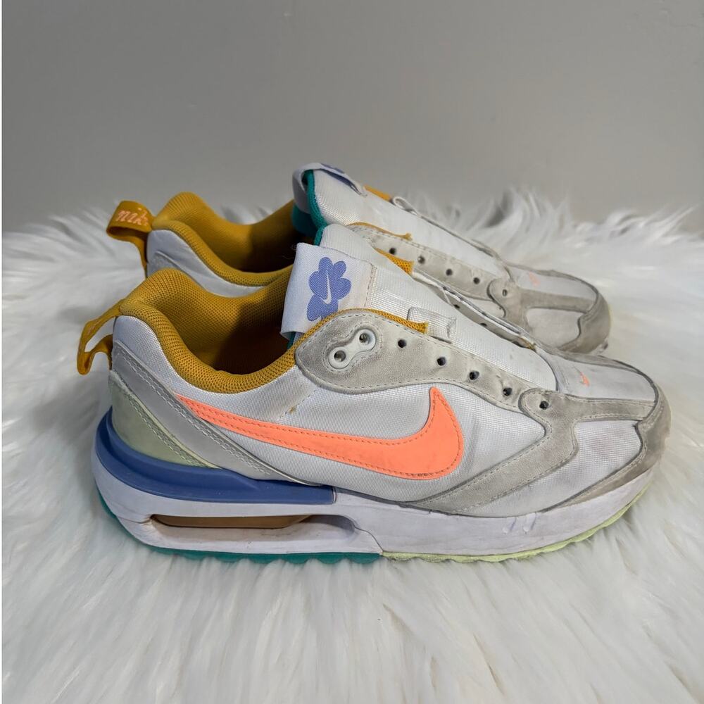 Women's Nike Air Max Dawn Sneakers in White/Orange- FAIR CONDITION, size 5